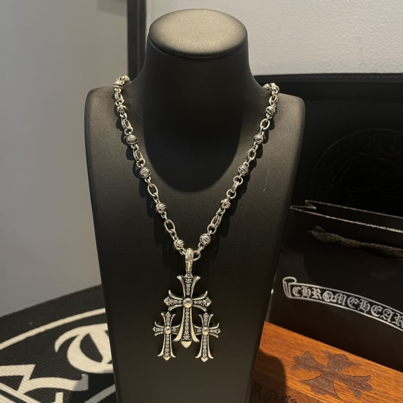 Ch*0me He**ts necklaces